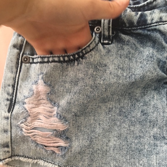 NWOT Hot Topic Ripped High Rise Shorts - Picture 4 of 7